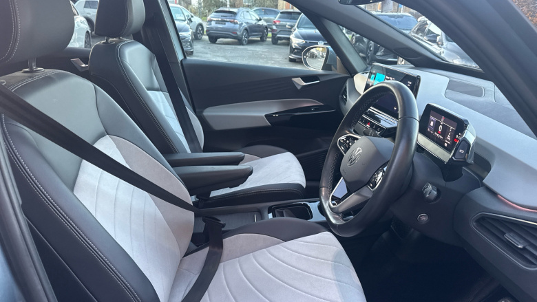 Volkswagen ID.3 150kW Family Pro Performance 58kWh 5dr Auto Electric Hatchback